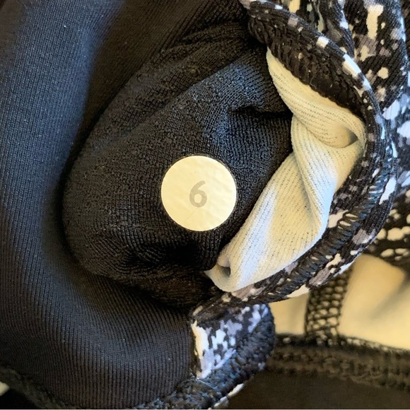 Lululemon Outrun 17" Crop Style W6ABNS Women’s Size 6 Splatter White Black/Black - Picture 13 of 15